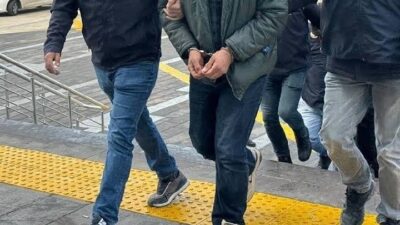 Adana’da 3 daireye yapılan baskında