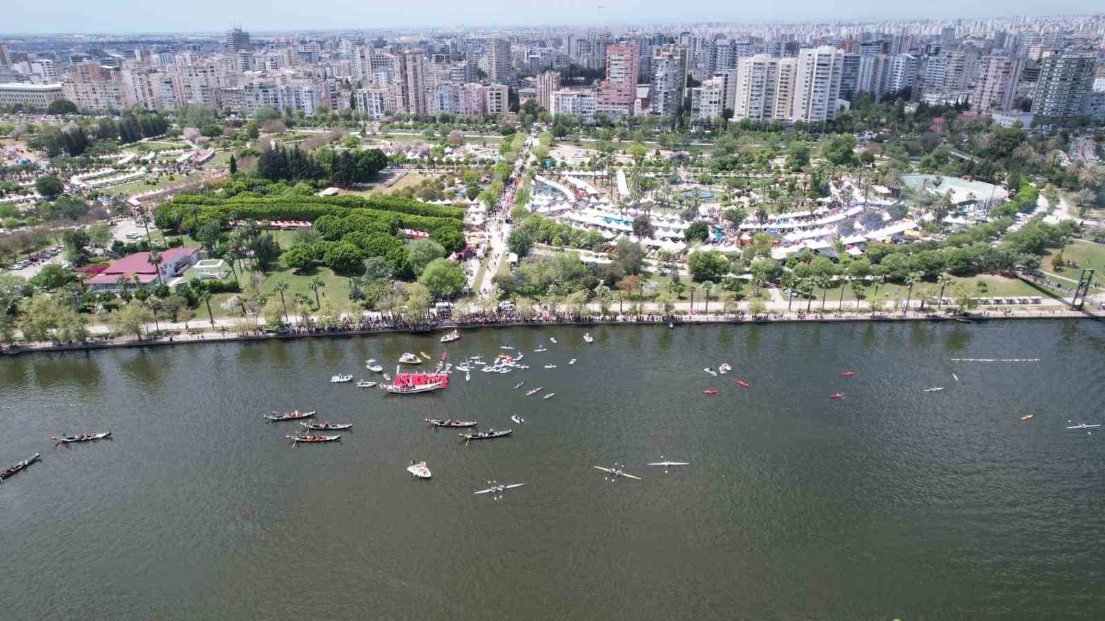 Adana’nın Renkli Karnavalında Su Korteji ve Gösteriler Heyecan Verdi