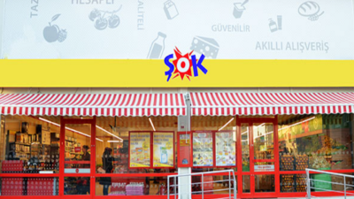 ŞOK'un Adana'daki şubelerinde fiyatlar düştü.