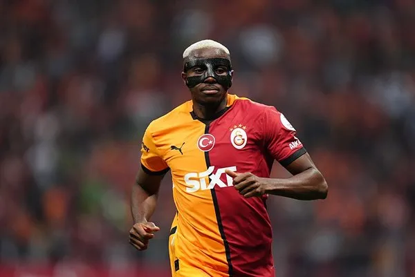 Sarı kırmızıılı takımın kısa
